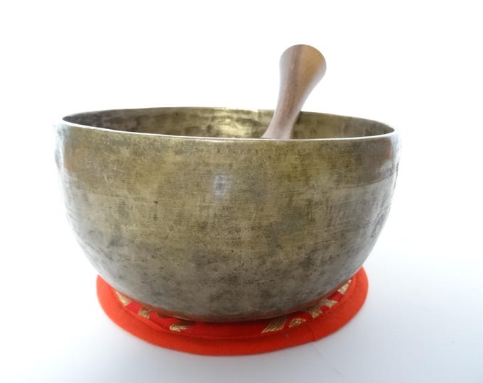 Antique Thadobati, Tibetan Singing Bowl, Hand Hammered, Himalayan, Sound Therapy, Yoga Meditation, Note B3