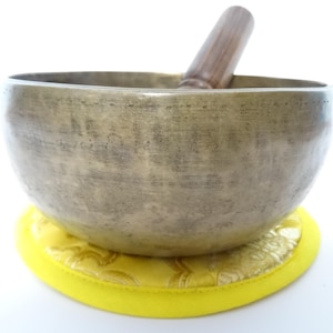 Antique Thadobati Tibetan Singing Bowl Hand Hammered Himalayan Meditation Sound Therapy F4