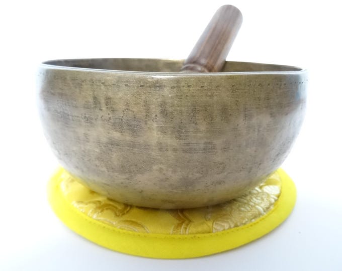 Antique Thadobati Tibetan Singing Bowl Hand Hammered Himalayan Meditation Sound Therapy F4