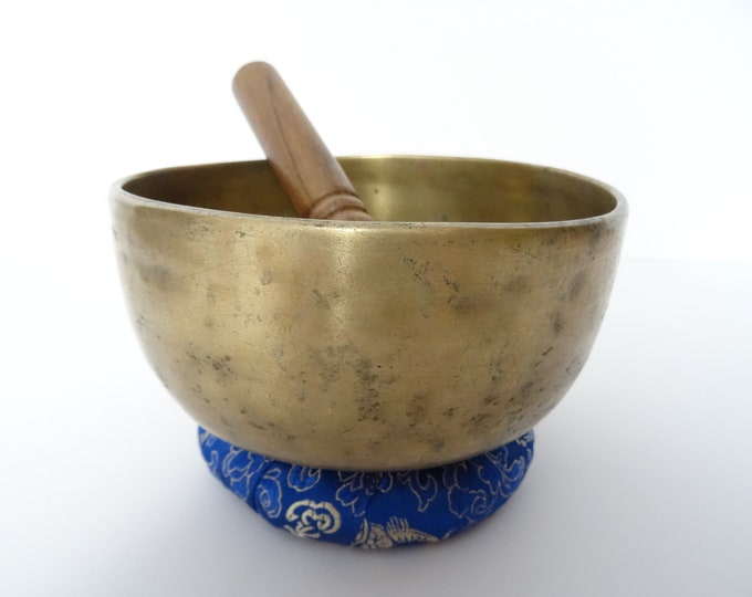 Antique Thadobati Cup Tibetan Singing Bowl Hand Hammered Himalayan Note E4