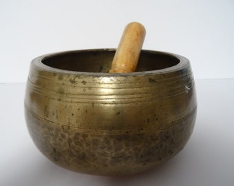 Antique Mani Tibetan singing bowl Himalayan meditation sound therapy healing buddhism Note C5