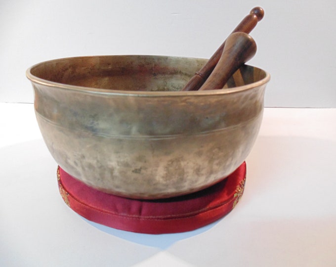 Antique Ultabati Tibetan Himalayan Singing Bowl Hand Made Meditation Sound Therapy Healing G