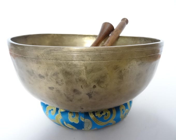 Antique Jambati Singing Bowl: 9.5" Hand Hammered Himalayan Bowl, Note G#2