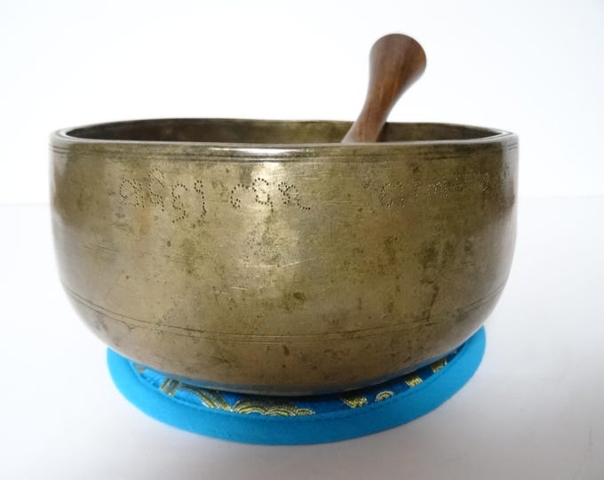 Antique, Tibetan Singing Bowl, Remuna, Himalayan Meditation, Sound Therapy, Healing, Note D#4