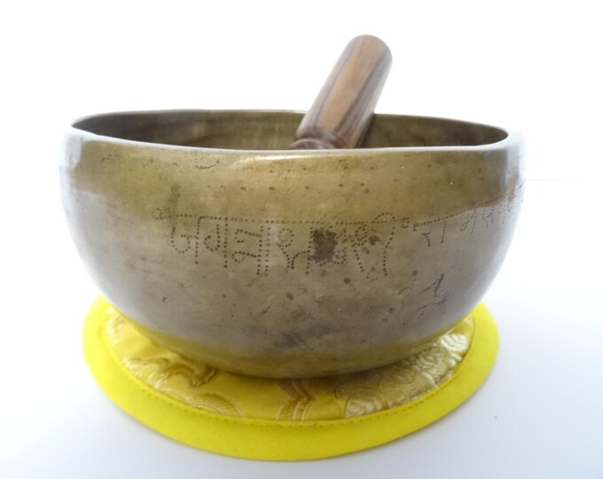 Antique Thadobati Tibetan Singing Bowl Hand Hammered Himalayan Meditation Sound Therapy F#4
