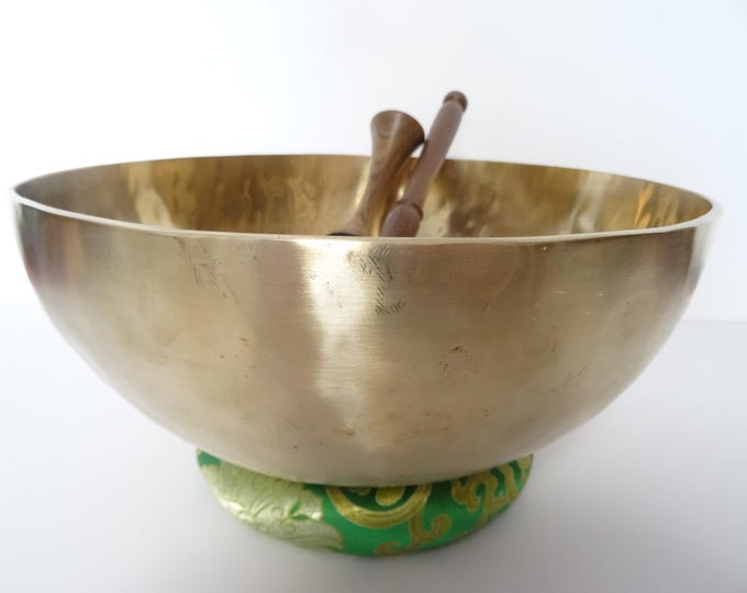 11.5" Large, New Sound Therapy, Tibetan Singing Bowl, Hand Made, Healing, Note E2, Throat
