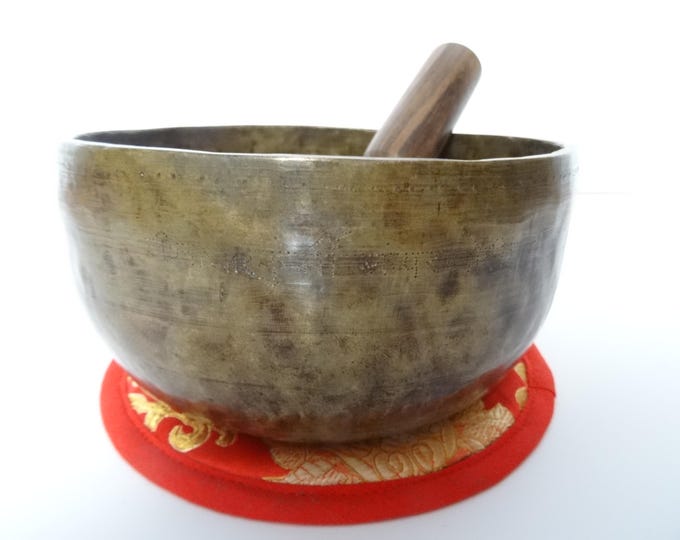 Antique Thadobati Tibetan Singing Bowl Hand Hammered Himalayan Meditation Sound Therapy D#4