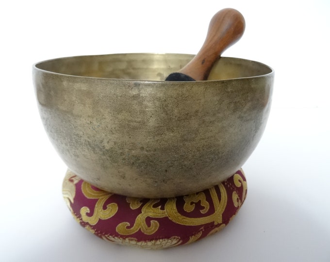 Antique Thadobati Tibetan Singing Bowl Hand Hammered Himalayan Meditation Sound Therapy D#3
