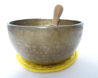Antique Thadobati Tibetan Singing Bowl Hand Hammered Himalayan Meditation Sound Therapy A3