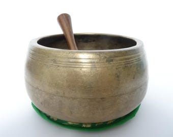 Antique Ancient mani Tibetan singing bowl Himalayan meditation sound therapy healing buddhism Note D#5