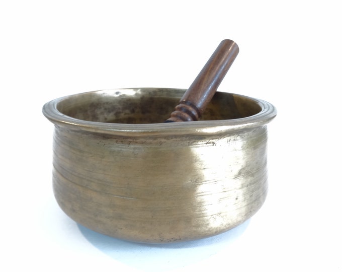 Antique Tibetan Singing Bowl Hand Hammered Himalayan Meditation Tantrik Trapeziod Sound Therapy Note E5