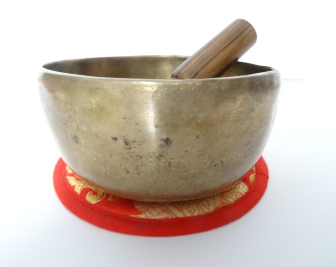 Antique Thadobati Tibetan Singing Bowl Hand Hammered Himalayan Meditation Sound Therapy D#4
