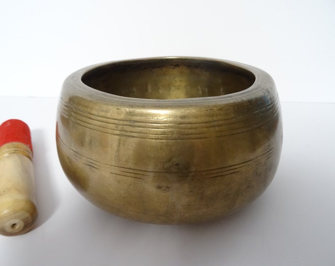 Antique Ancient mani Tibetan singing bowl Himalayan meditation sound therapy healing buddhism Note F5