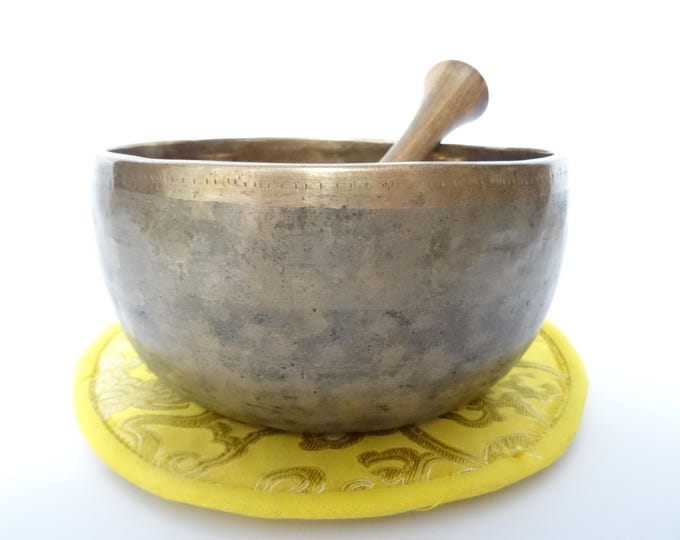 Antique Thadobati Tibetan Singing Bowl Hand Hammered Himalayan Meditation Sound Therapy E4