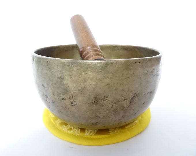 Antique Thadobati Cup Tibetan Singing Bowl Hand Hammered Himalayan Note F4