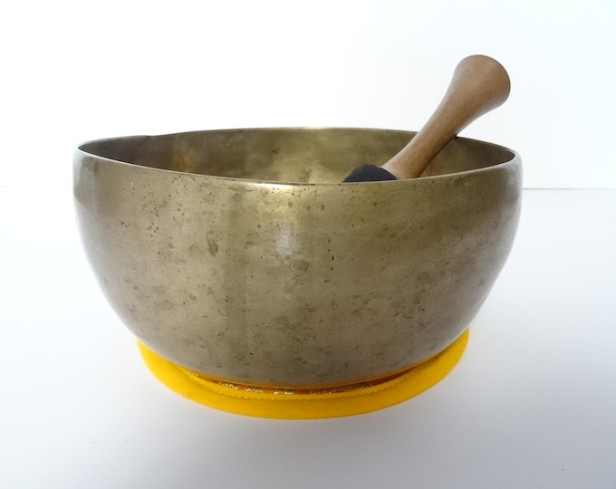 Antique Thadobati Tibetan Singing Bowl Hand Hammered Himalayan Meditation Sound Therapy E3