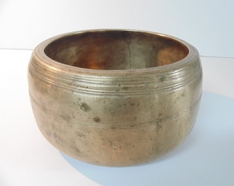 Antique old vintage mani singing bowl meditation sound therapy healing buddhism Note D5