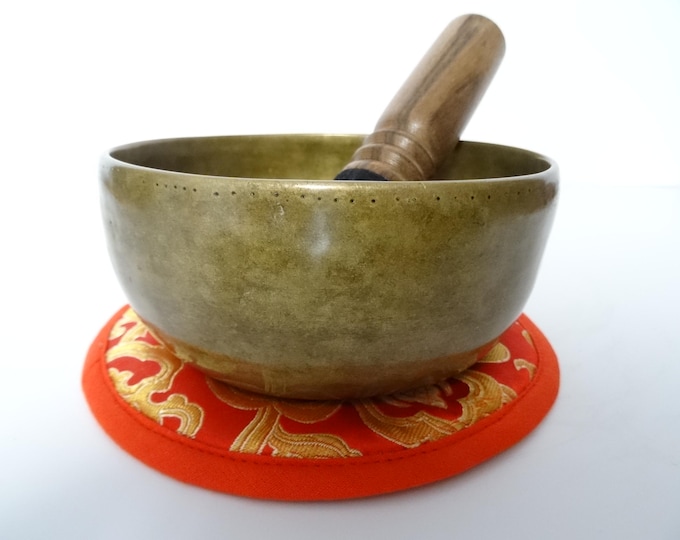 Antique Thadobati Singing Bowl: Hand Hammered Himalayan Sound Therapy (Note F4)