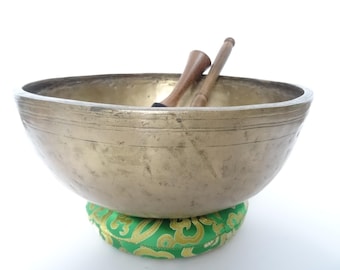 Antique Jambati Singing Bowl: 11" Hand Hammered Himalayan Bowl, Note D3