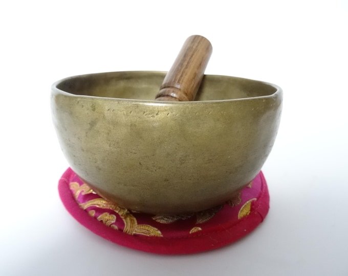 Antique Thadobati Cup Tibetan Singing Bowl Hand Hammered Himalayan Note F#4 Heart
