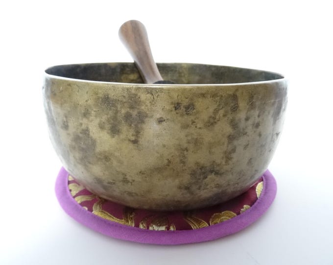 Antique Thadobati, Tibetan Singing Bowl, Hand Hammered, Himalayan, Sound Therapy, Yoga Meditation, Note B3