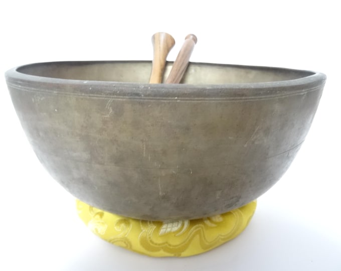 Large 10" Antique Shakti Singing Bowl Sound Therapy Healing Note B2