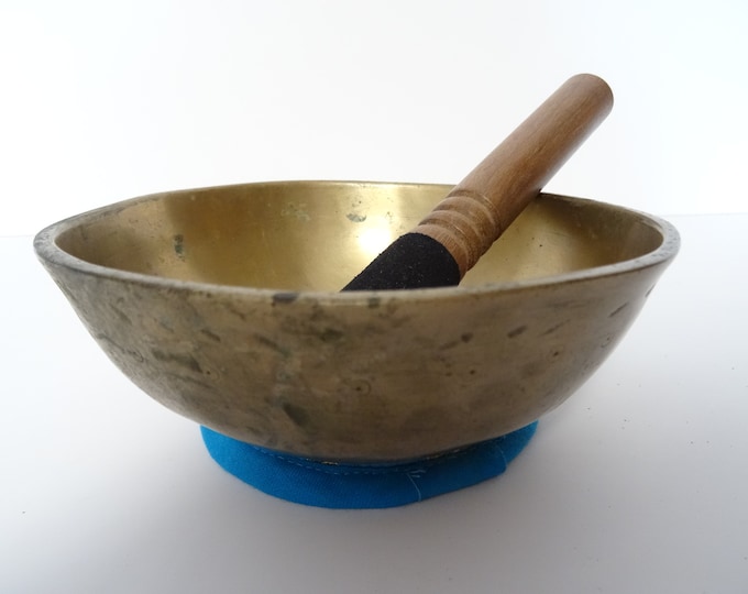 Antique Manipuri Tibetan Himalayan Singing Bowl Hand Made Meditation Sound Therapy Healing C#4