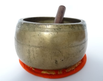 Antique Ancient mani Tibetan singing bowl Himalayan meditation sound therapy healing buddhism Note D5