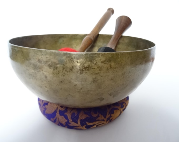 Antique Jambati Singing Bowl: 8" Hand Hammered Himalayan Bowl, Note C#3