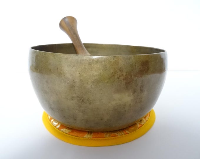 Antique Thadobati Tibetan Singing Bowl Hand Hammered Himalayan Meditation Sound Therapy G#3