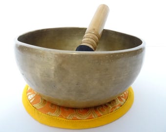 Antique Thadobati Tibetan Singing Bowl Hand Hammered Himalayan Meditation Sound Therapy D#4