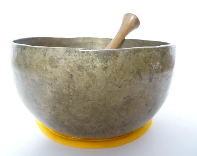 Antique Thadobati Tibetan Singing Bowl Hand Hammered Himalayan Meditation Sound Therapy G#3