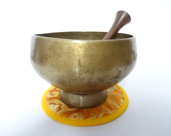 Antique Naga Pedestal Singing Bowl: Himalayan Sound Therapy, Note C#4