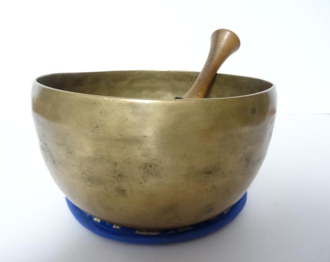 Antique Thadobati Tibetan Singing Bowl Hand Hammered Himalayan Meditation Sound Therapy F#3 / C5