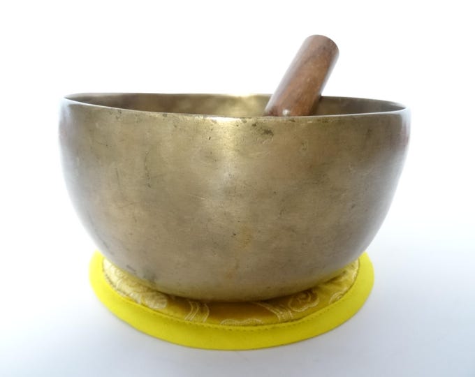 Antique Thadobati Tibetan Singing Bowl Hand Hammered Himalayan Meditation Sound Therapy G3 Throat