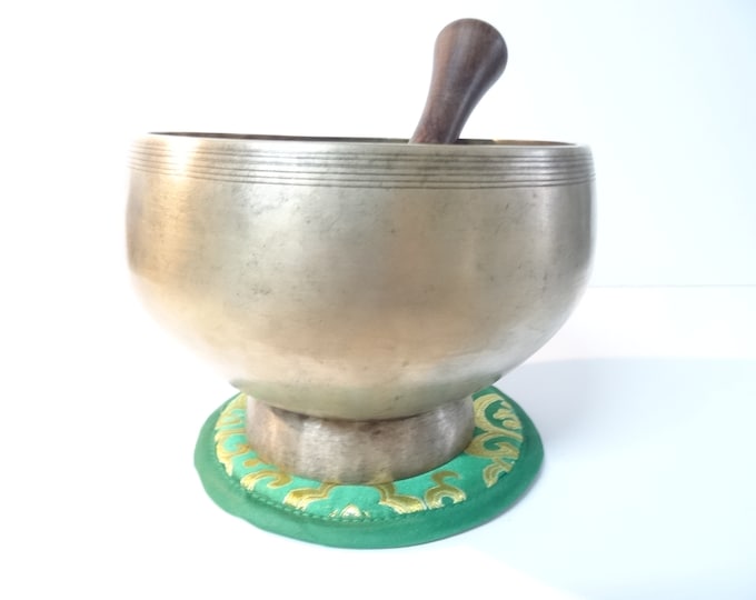 Antique old vintage Naga pedestal Tibetan singing bowl meditation Himalayan sound therapy healing buddhism Note C#