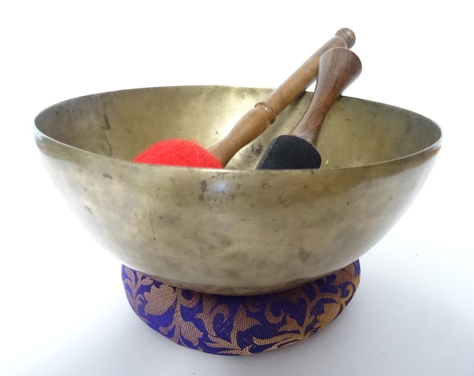 Antique Jambati Singing Bowl: 8.25" Hand Hammered Himalayan Bowl, Note G2