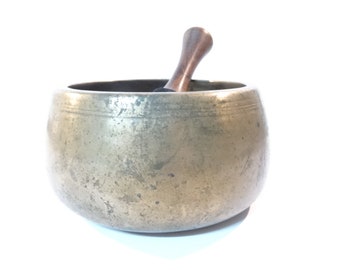 Antique Mani Tibetan Singing Bowl: Sound Therapy, Note C#5