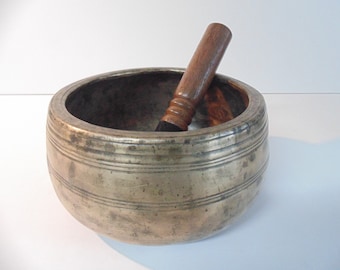 Antique old vintage mani singing bowl meditation sound therapy healing buddhism Note D# 5th octave