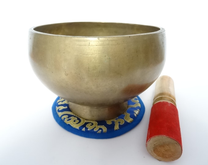 Antique old vintage Naga pedestal Tibetan singing bowl meditation Himalayan sound therapy healing buddhism Note C#4