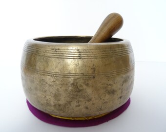 Antique Ancient mani Tibetan singing bowl Himalayan meditation sound therapy healing buddhism Note C#5