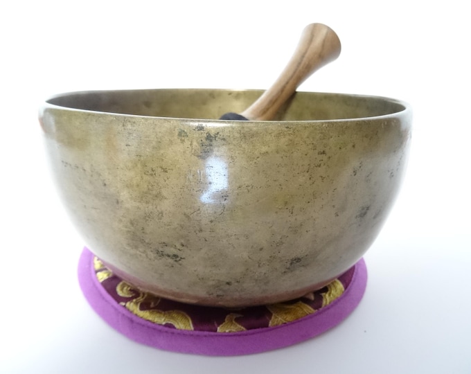 Antique Thadobati Tibetan Singing Bowl Hand Hammered Himalayan Meditation Sound Therapy A3