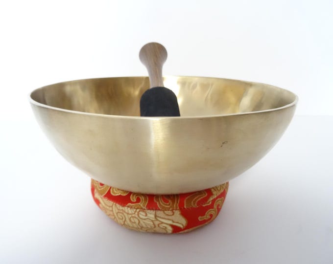 9" Large, New Sound Therapy, Tibetan Singing Bowl, Hand Made, Healing, Note D#3 Sacral