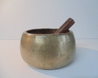 Antique old vintage mani singing bowl meditation sound therapy healing buddhism Note D 5th octave