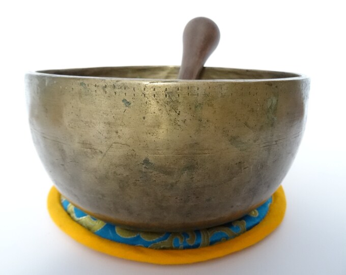 Large Antique 7.5" Thadobati Tibetan Singing Bowl Hand Hammered Himalayan Note B3
