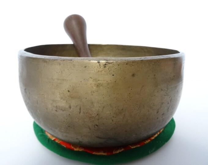 Antique, Tibetan Singing Bowl, Remuna, Himalayan Meditation, Sound Therapy, Healing, Note A3