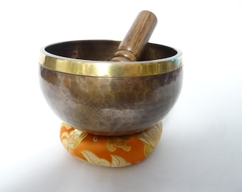 Hand Beaten Brass Lingam Singing Bowl 5" | Gilt Rim, Learner Meditation Tool