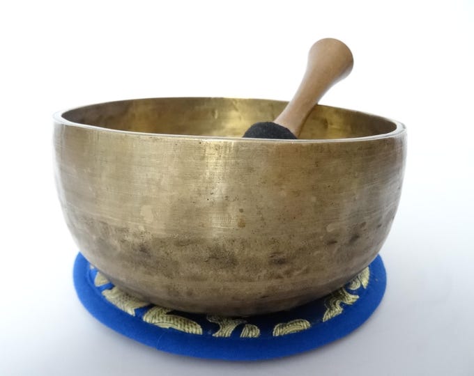 Antique Thadobati, Tibetan Singing Bowl, Hand Hammered, Himalayan, Sound Therapy, Yoga Meditation, Note B3