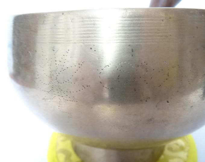 Antique old vintage Naga pedestal Tibetan singing bowl meditation Himalayan sound therapy healing buddhism Note D#4