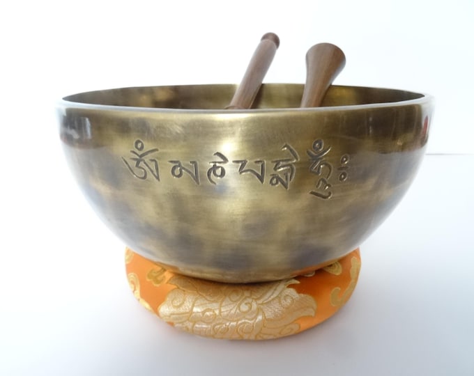 Full Moon Tibetan Singing Bowl: 8.5" F#3 Note, Sound Therapy Heart Chakra